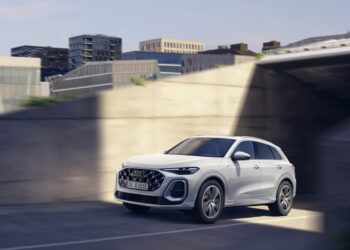 Nuova Audi Q5 e-hybrid 2026: sino a 100 km in elettrico, tecnologia avanzata e trazione quattro