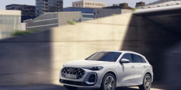Nuova Audi Q5 e-hybrid 2026: sino a 100 km in elettrico, tecnologia avanzata e trazione quattro