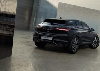 DS N°4: la nuova compatta premium approda in Italia con motorizzazioni ibride ed elettriche