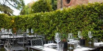 Estate a Roma all’Hotel Butterfly: musica, cucina e un nuovo kombucha-tapas bar nel cuore del verde urbano