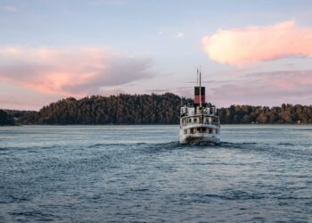 Tragedia nella baia di Ha Long: naufragio di un battello turistico, almeno 34 morti