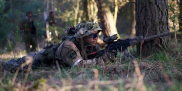 Scontri armati al confine tra Thailandia e Cambogia: escalation militare e un civile ucciso