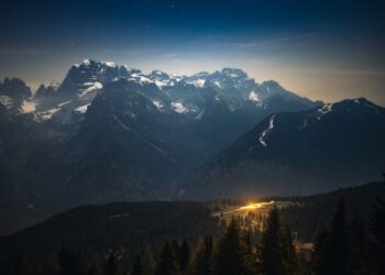 Fulmine sulle Dolomiti: turista colpita in Alta Val Giralba, famiglia bloccata in ferrata