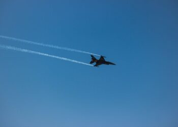 Tragedia in Bangladesh: aereo militare precipita su una scuola, almeno 19 morti e oltre 100 feriti