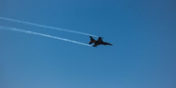 Tragedia in Bangladesh: aereo militare precipita su una scuola, almeno 19 morti e oltre 100 feriti