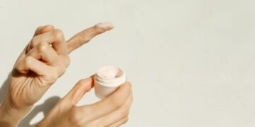 Cosmetici ritirati dal mercato in Italia: allerta su due prodotti Dr. Ciccarelli