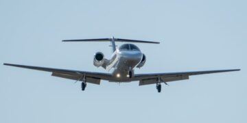 Aereo privato precipita a Southend: tragedia in volo dopo il decollo