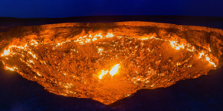 Turkmenistan, si spegne la Porta dell’Inferno: addio al cratere in fiamme dopo oltre cinquant’anni