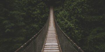 Cina, tragedia su un ponte sospeso nello Xinjiang: cinque morti e ventiquattro feriti