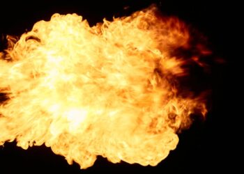 Inferno stradale a Herat: 78 migranti afghani muoiono in un autobus in fiamme