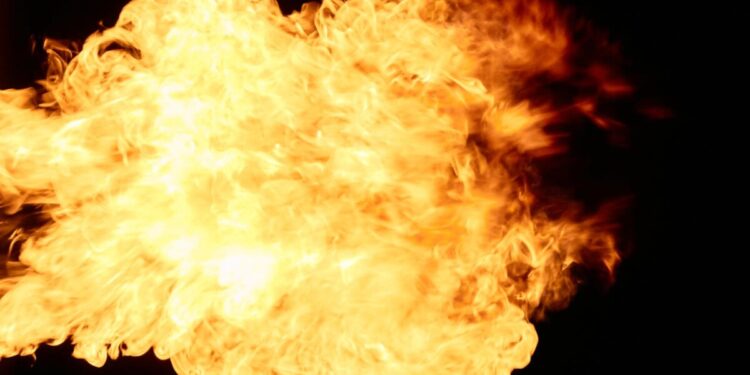 Inferno stradale a Herat: 78 migranti afghani muoiono in un autobus in fiamme