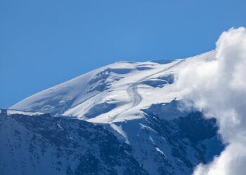 Tragedia sul Monte Bianco: alpinista italiano muore sulla Cresta del Brouillard