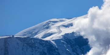 Tragedia sul Monte Bianco: alpinista italiano muore sulla Cresta del Brouillard