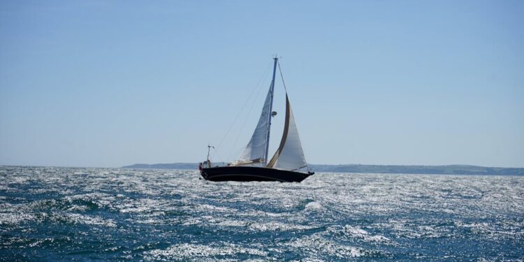Tragedia in mare ad Ancona: 62enne muore risucchiato dall’elica sotto gli occhi del figlio