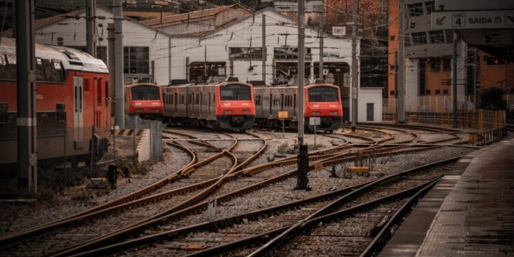 Trento, scontro tra treno regionale e convoglio merci: tre feriti e traffico ferroviario sospeso
