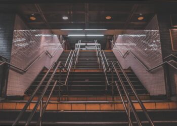 New York paralizzata dal maltempo: metro allagata e traffico in tilt