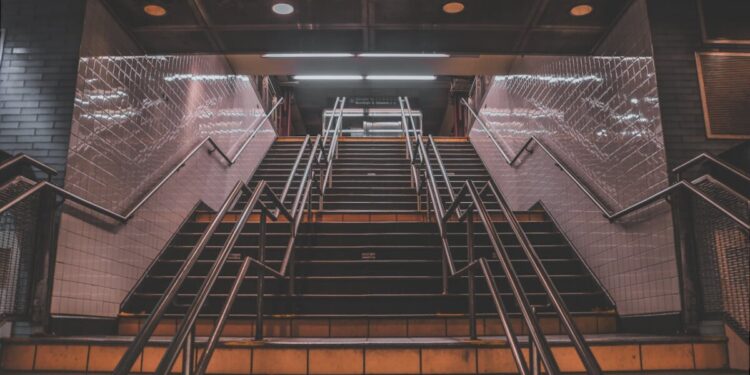 New York paralizzata dal maltempo: metro allagata e traffico in tilt