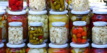 Botulismo alimentare: cos’è, quali cibi sono a rischio e come proteggersi