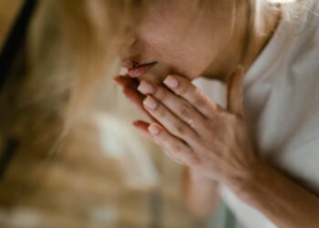 Napoli, uccide il marito con 40 coltellate: “Era violento”